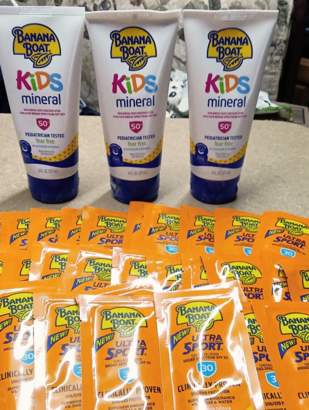 Banana Republic Kids Mineral SPF 50 Sunscreen and 30 single take along packs